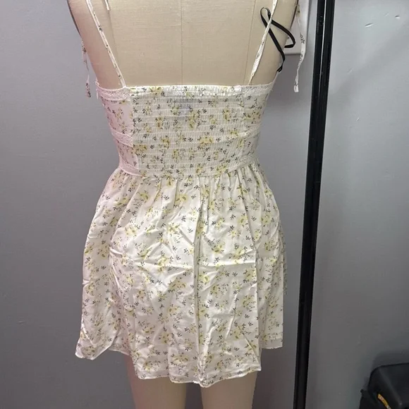 Forever 21 White Floral Dress - Picture 5 of 6